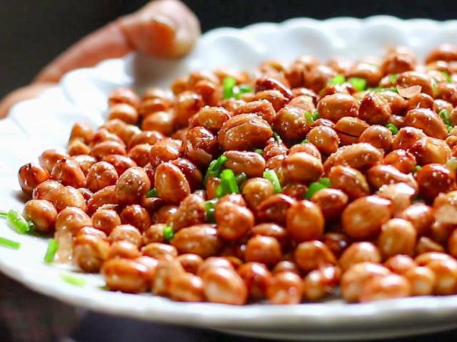 Món lạc rang truyền thống Món lạc rang truyền thống
