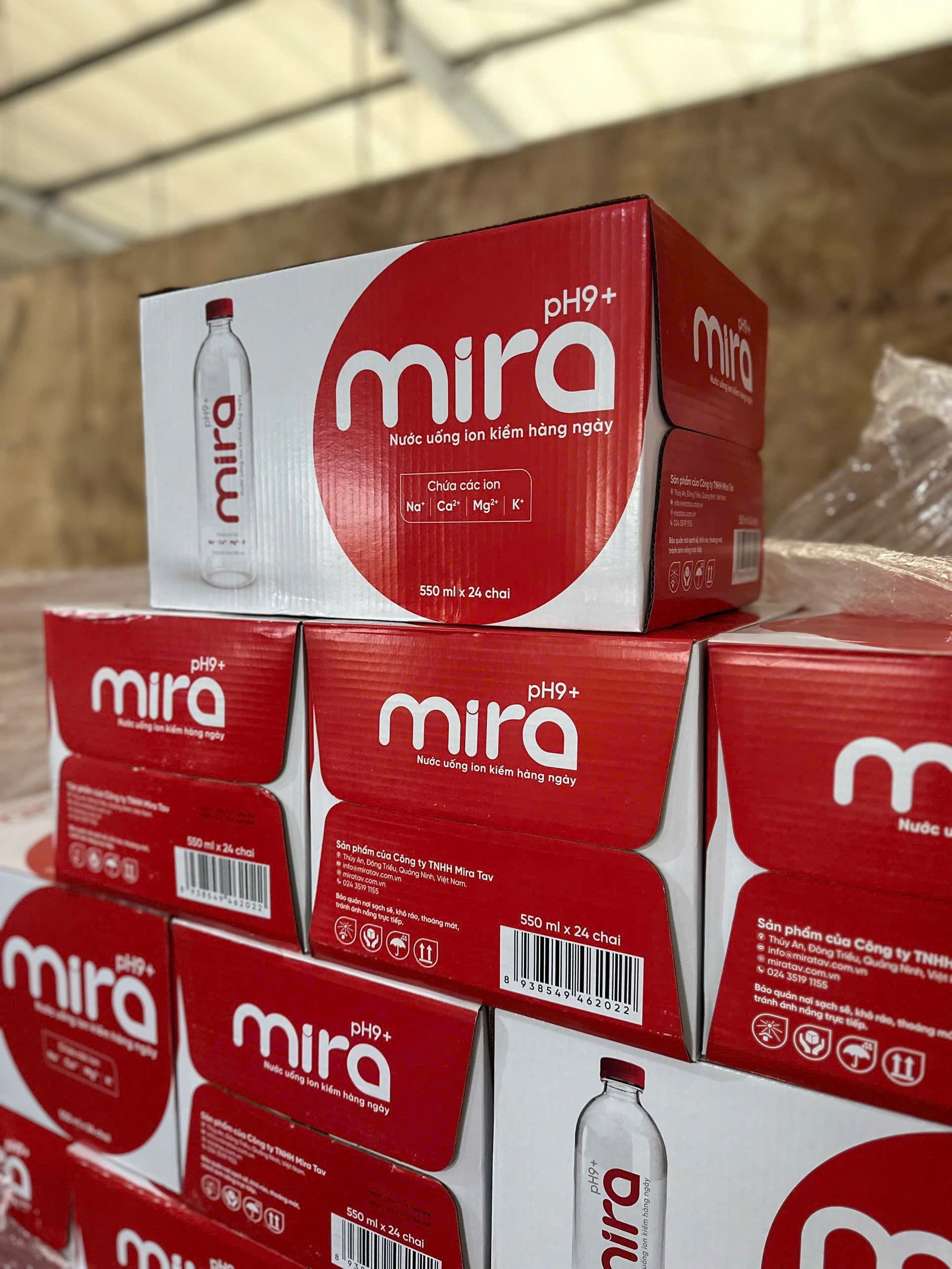 Thiết kế đẹp mắt sang trọng của Chai nước ion kiềm Mira Thiết kế đẹp mắt sang trọng của Chai nước ion kiềm Mira